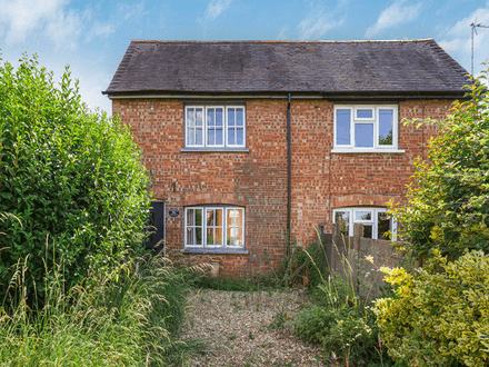 Pebworth Cottage, charming semi-detached home with abundant potential for expansion (subject to planning permission).